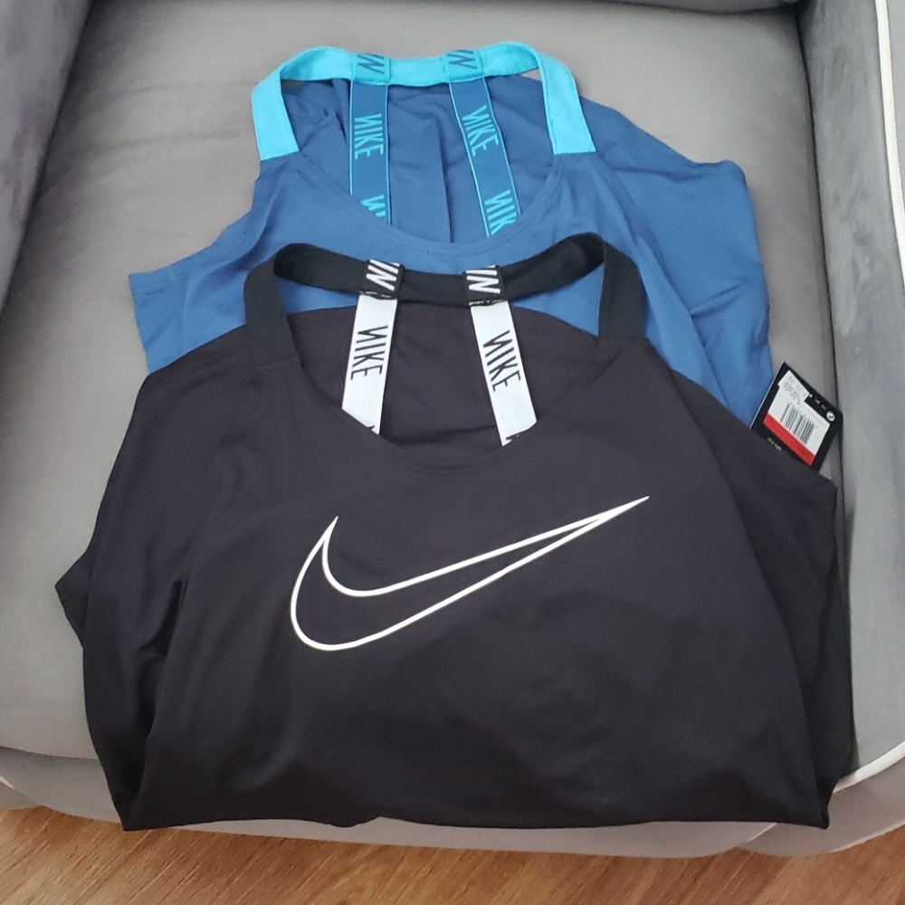 2 nike tanks!